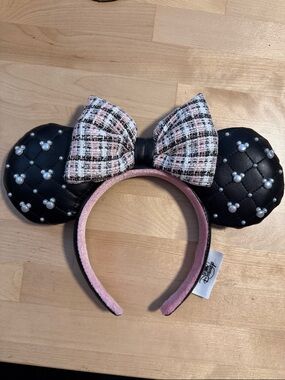 Disney Black Quilted Minnie Headband with Pink Tweed Bow like new!